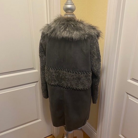 NWT ELIE TAHARI GORGEOUS FAUX FUR COAT - Picture 2 of 11